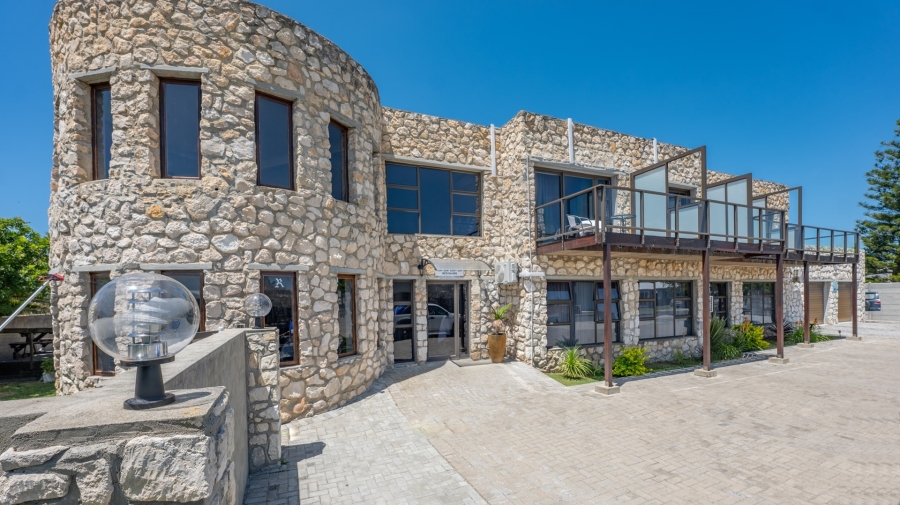 9 Bedroom Property for Sale in Struisbaai Western Cape
